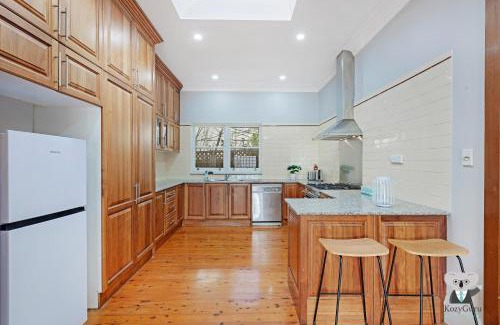 Campsie Maison | KOZYGURU Campsie Oldie-but-goodie look 4 Bed House NCA011