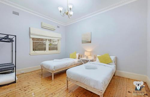 Campsie Maison | KOZYGURU Campsie Oldie-but-goodie look 4 Bed House NCA011