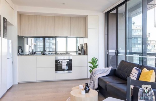 Docklands Appartement | KOZYGURU | DOCKLANDS | HIGH LEVEL WATERVIEW | 1BED | POOL | VDO883