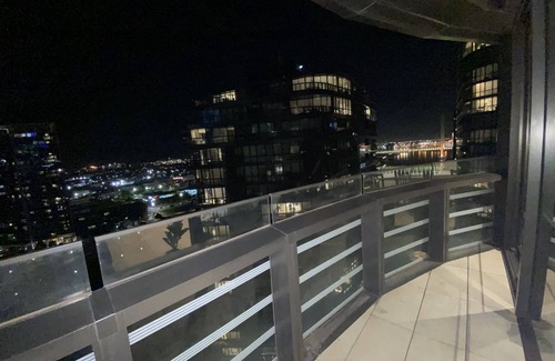 Docklands Appartement | KOZYGURU | DOCKLANDS | HIGH LEVEL WATERVIEW | 1BED | POOL | VDO883