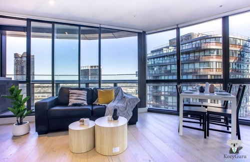 Docklands Appartement | KOZYGURU | DOCKLANDS | HIGH LEVEL WATERVIEW | 1BED | POOL | VDO883