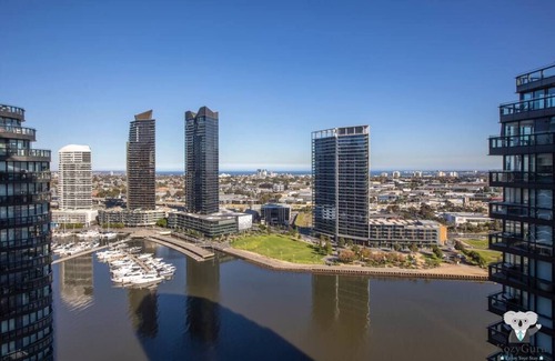 Docklands Appartement | KOZYGURU | DOCKLANDS | HIGH LEVEL WATERVIEW | 1BED | POOL | VDO883