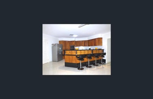 Eight Mile Plains Appartement | KozyGuru / Eight Mile Plains / Holiday Family Home / Free Parking QEM063