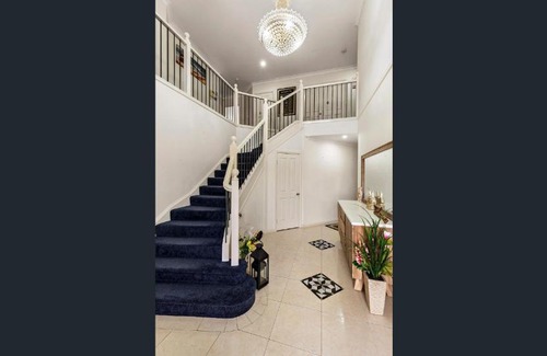 Eight Mile Plains Appartement | KozyGuru / Eight Mile Plains / Holiday Family Home / Free Parking QEM063