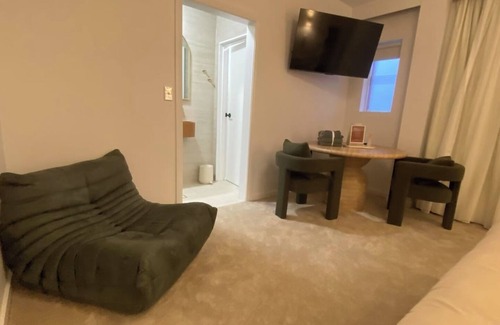 Forestville Appartement | KozyGuru | Forestville | Modern Hotel-Style Studio