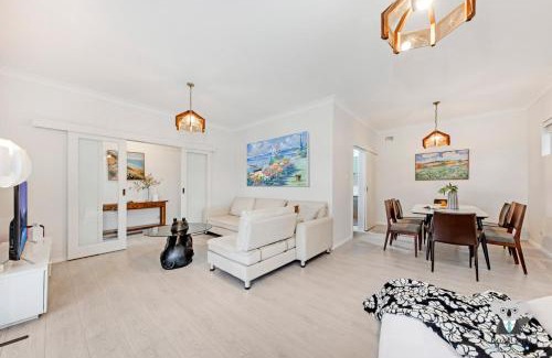 Forestville Appartement | KozyGuru Forestville Charming 3BR House
