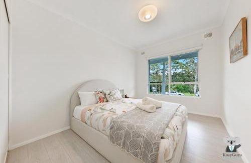 Forestville Appartement | KozyGuru Forestville Charming 3BR House