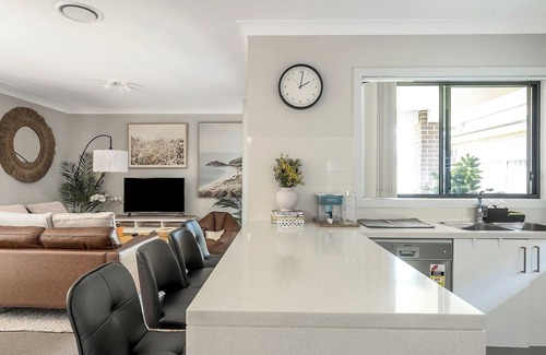 Marsden Park Maison | KozyGuru | Marsden Park | Charming 5Bed + Backyard