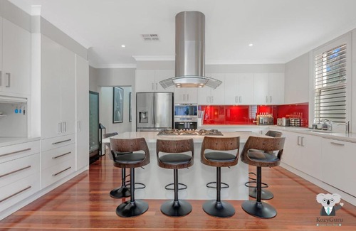 Redfern Appartement | KOZYGURU / Redfern / Comprehensive Funky /5 Bed House