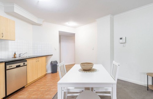 Redfern Appartement | KozyGuru | Redfern | Cozy Apt near Train Station