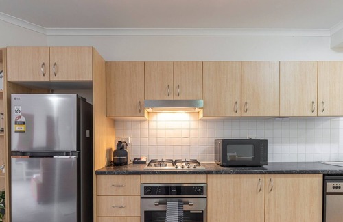 Redfern Appartement | KozyGuru | Redfern | Cozy Apt near Train Station