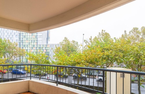 Redfern Appartement | KozyGuru | Redfern | Cozy Apt near Train Station