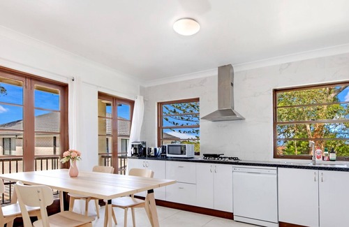 Thornleigh Maison | KozyGuru | Thornleigh 3BR House Nature Convenience