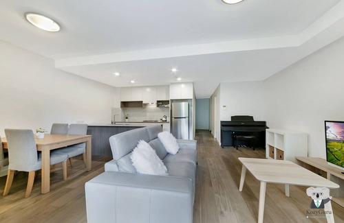 Waitara Appartement | KOZYGURU Waitara 2 Bed APT Train Station