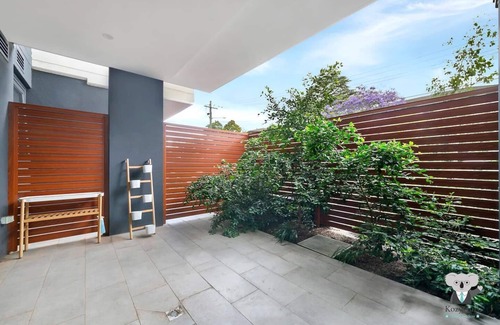 Waitara Appartement | Waitara Station Designer 2Bed Apt + parking dans la rue NWA008