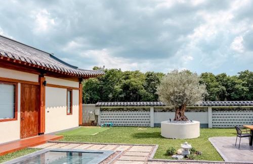 Nong Sarai Villa | Krajokkaew Ling an khao yai