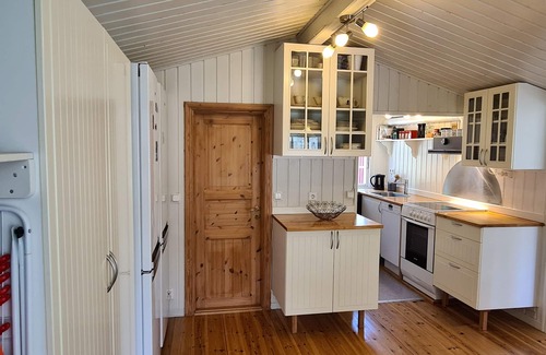 Knared Maison | Krokån hus - vacation in the countryside and on your own riverbank