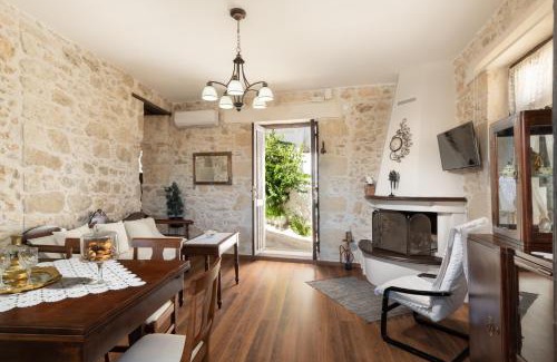 Krouson Maison | Krouson Mansion
