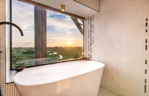 Skukuza Hôtel | Kruger Shalati - Train on the Bridge and Garden Suites