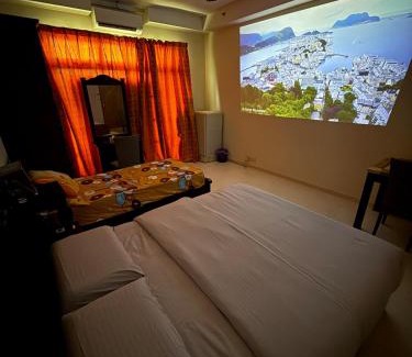 Gua Maison | KTC Suite Hotel with Private Cinema and PS5