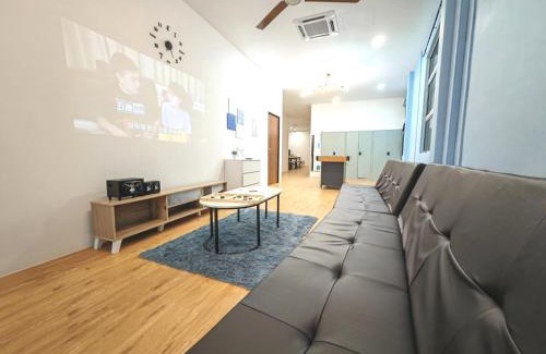 Empat Maison | KTV, Dart & Snooker 4BR 16-20pax 4min walk to Jonker & Town