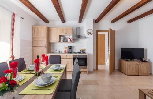 Stokovci Maison | Kuća Maja