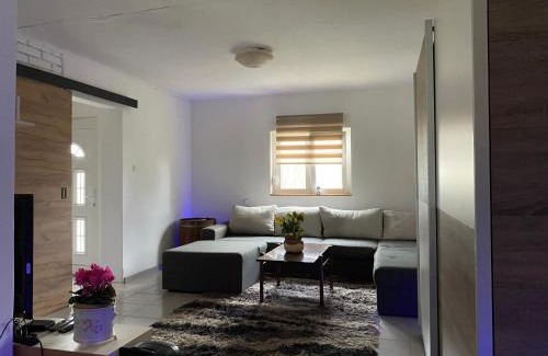 Vinkovci Maison | Kuća za odmor Bećarsko Utočište