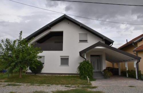 Nustar Appartement | Kuća za odmor „Slavonska Lola“