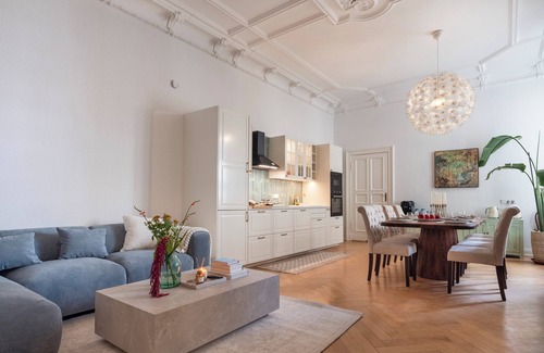 West Berlin Centre Appartement | Ku’DAMM Savignyplatz Charming Old Home/5-9 ppl/Fam.Friendly/Wifi