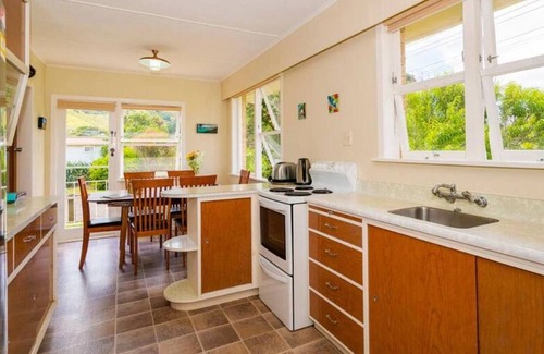 Kuaotunu Maison | Kuaotunu Beach House - Next to Beach, Lukes, Cafe, Store