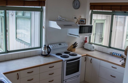 Kuaotunu Maison | Kuaotunu Beachfront - prime location for a great holiday!
