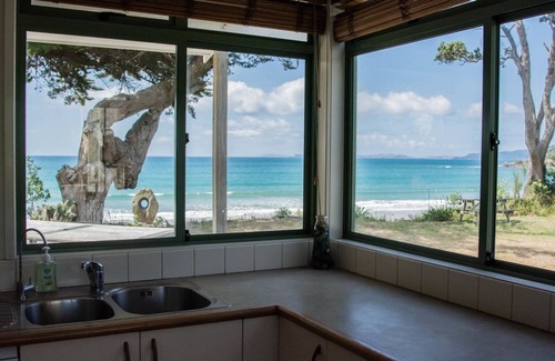 Kuaotunu Maison | Kuaotunu Beachfront - prime location for a great holiday!
