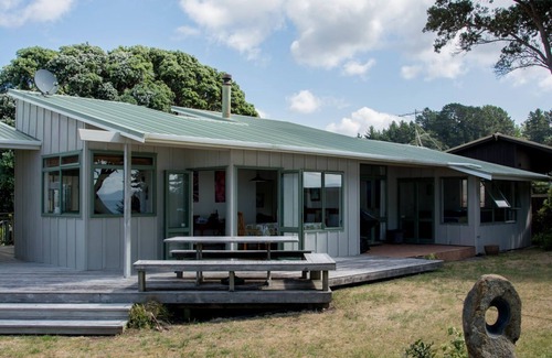 Kuaotunu Maison | Kuaotunu Beachfront - prime location for a great holiday!