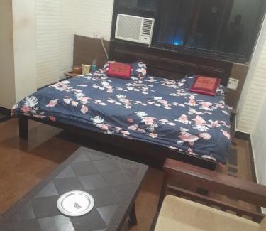 Versova Maison | Kuber crown