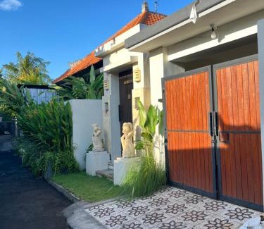 Klungkung Maison | Kubu In Dhana Guest House