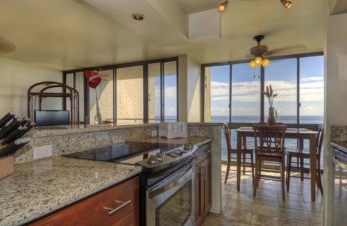 Poipu Copropriété | Kuhio Shores 317. OCEAN FRONT! Cold A/C
