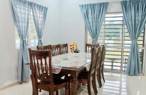 Sungai Buloh Maison | Kundang Villa @ Tasik Biru - 3 Bedrooms Bungalow