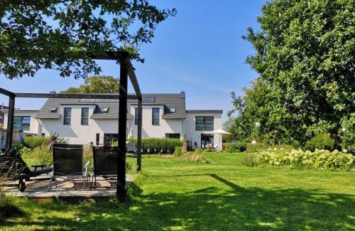 Basthorst Maison | Kunst Pension Frahm