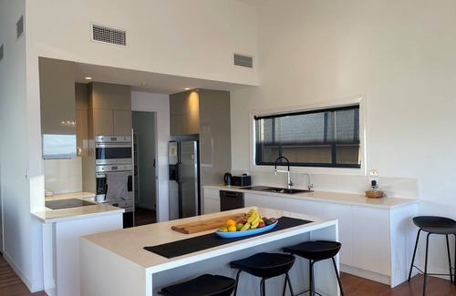 Kurnell Maison | Kurnell Waterfront home. nBayView. Just a few steps to calm beach.