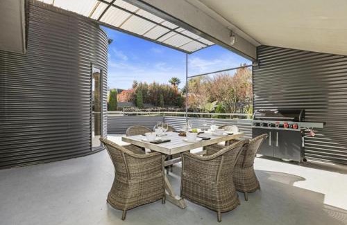 Hilltop Maison | Kurupae House - Taupo Central