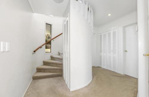 Hilltop Maison | Kurupae House - Taupo Central