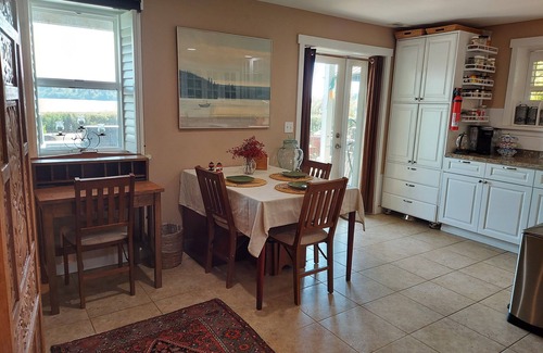 Vashon Island Appartement | KVI BEACH HOUSE STUDIO! Directly Above Vashon's Favorite Beach!