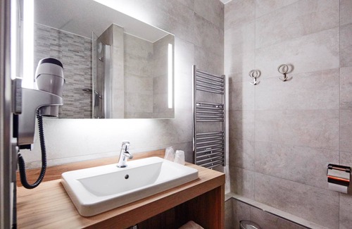 Riom Hôtel | Kyriad Clermont Ferrand Nord - Riom