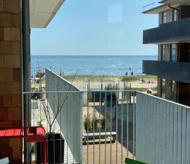 Aahus Appartement | Lägenhet på stranden i Åhus med havsutsikt och närhet till Spa & utomhuspool