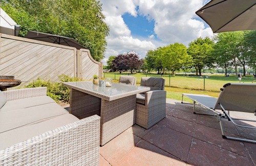 Tannenhausen Maison | Lüttje Huck - Ferienwohnung 3 mit Seeblick & Sauna