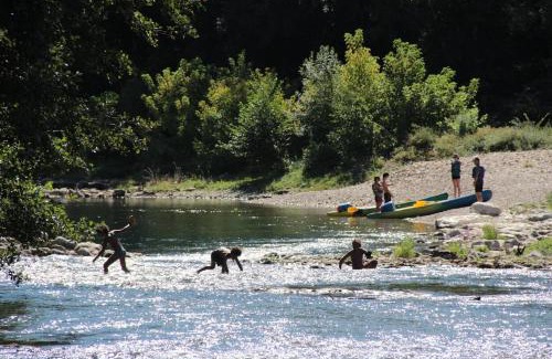 Saint-Andre-de-Roquepertuis Maison | L échappée, maison au bord de l eau