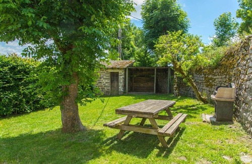 Saint-Leger-de-Peyre Maison | L'école - gîte traditionnel 8 places au parc les loups du Gévaudan