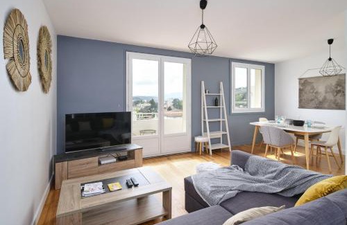 Centre Ville Appartement | L'Émeraude, T3 élégant avec vue proche Centre et gare