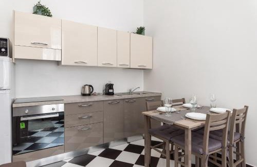 Pre Appartement | L'Acquario del principe, vicoli, porto e lanterna