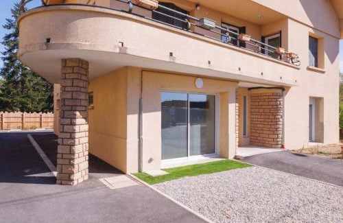 Bourg-en-Bresse Appartement | L'Aindus de Brou- parking privé- RDC